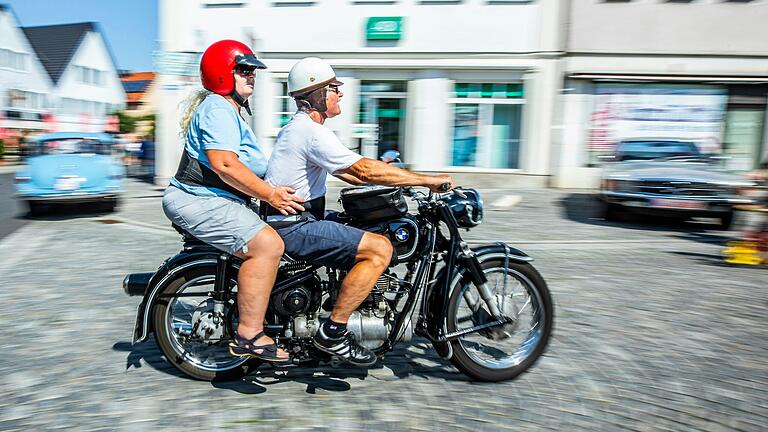Historische Motorräder werden in einem eigenen Bereich in der Spitalstraße gezeigt. Historische Motorräder werden in einem eigenen Bereich in der Spitalstraße gezeigt.