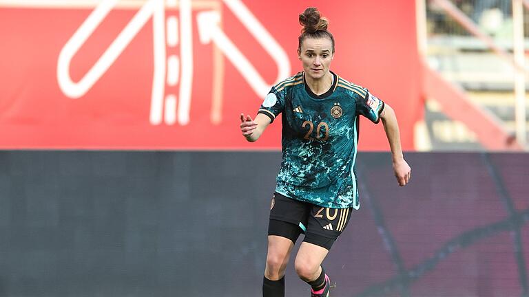 Lina Magull - Mittelfeldspielerin Lina Magull hat ihre Karriere in der Nationalmannschaft beendet. Lina Magull - Mittelfeldspielerin Lina Magull hat ihre Karriere in der Nationalmannschaft beendet.