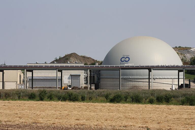 Auf der Rothmühle entsteht bei der Vergärung von Biomüll Gas, das Generatoren antreibt, die dann Strom erzeugen.