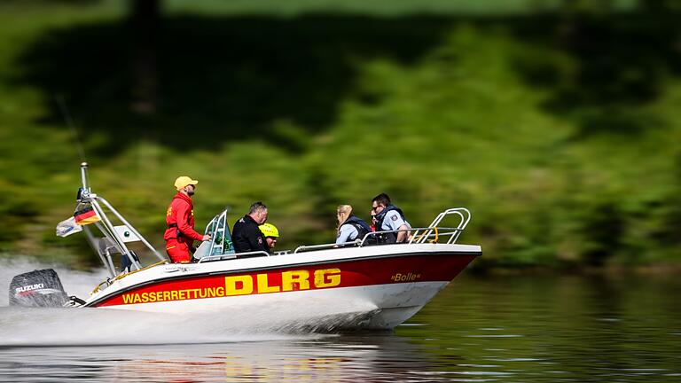DLRG       -  Schwimmen im Fluss ist gefährlich - der DLRG kann immer wieder Vermisste nur noch tot bergen. (Symbolbild)