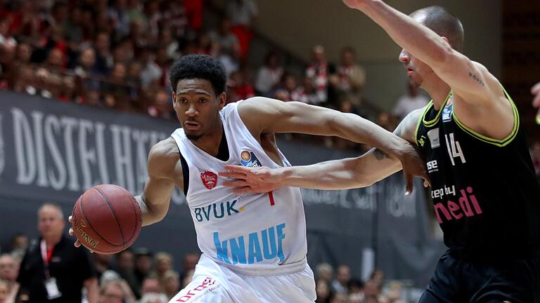 Der inzwischen in Bamberger Diensten stehende Kameron Taylor trug 2018 das Baskets-Leibchen. Der inzwischen in Bamberger Diensten stehende Kameron Taylor trug 2018 das Baskets-Leibchen.