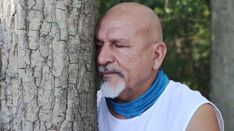 In der Ruhe und Abgeschiedenheit des Steigerwaldes hat der syrische Philosoph Khalil Abdel Rahman Antworten auf seine spirituelle Krise gefunden und nun sein Buch 'Realität und Vorstellungen' veröffentlicht. In der Ruhe und Abgeschiedenheit des Steigerwaldes hat der syrische Philosoph Khalil Abdel Rahman Antworten auf seine spirituelle Krise gefunden und nun sein Buch 'Realität und Vorstellungen' veröffentlicht.