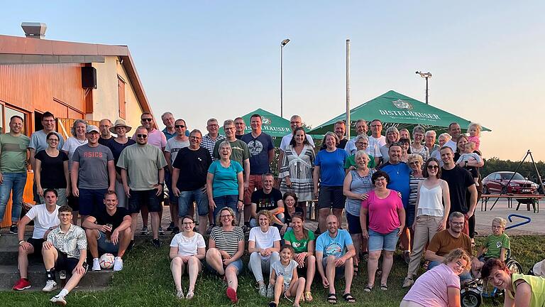 Ein Gruppenfoto vom Revival-Zeltlager. Ein Gruppenfoto vom Revival-Zeltlager.