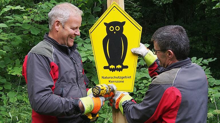 Eine der vielfältigen Aufgaben der Rhöner Ranger ist die Kennzeichnung von Schutzgebieten. Eine der vielfältigen Aufgaben der Rhöner Ranger ist die Kennzeichnung von Schutzgebieten. 