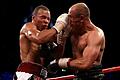 WM-Fight       -  Arthur Abraham (r) musste gegen Chris Eubank jr. harte Treffer einstecken.