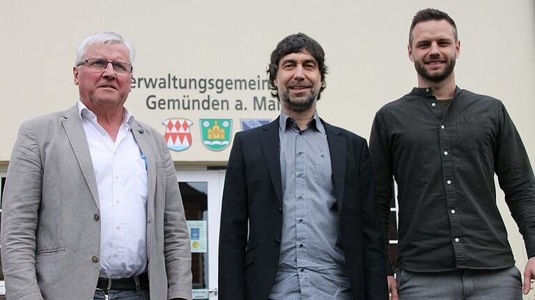Wechsel bei der Verwaltungsgemeinschaft Gemünden: Geschäftsstellenleiter Alexander Rohner (Mitte) geht, Nachfolger ist Johannes Schmelz (rechts). Erfreut über die schnelle Nachfolgeregelung zeigt sich VG-Vorsitzender Martin Göbel.