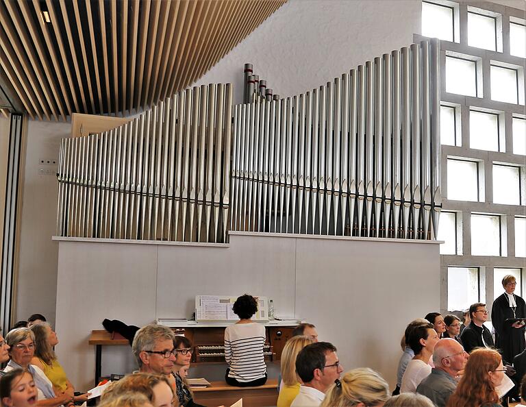 In Betrieb genommen wurde erstmals beim Gottesdienst von Britta Gross die für 103 000 Euro sanierte und um zwei Register erweiterte Orgel der Christuskirche. Im Herbst ist ein Orgelkonzert mit Vorstellung der Orgel durch die Orgelbaufirma geplant.