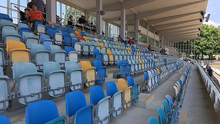 Das Willy-Sachs-Stadion in Schweinfurt, könnte man es für die zweite oder dritte Liga umbauen oder nicht? Eine Machbarkeitsstudie soll es zeigen.