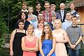 Stolz nahmen die Entlassschüler der Saaletal-Schule Bad Kissingen ihre Zeugnisse von Klassenleiter Arnold Lippert (hinten 2. von rechts) entgegen.  Foto: Saaletalschule       -  Stolz nahmen die Entlassschüler der Saaletal-Schule Bad Kissingen ihre Zeugnisse von Klassenleiter Arnold Lippert (hinten 2. von rechts) entgegen.  Foto: Saaletalschule