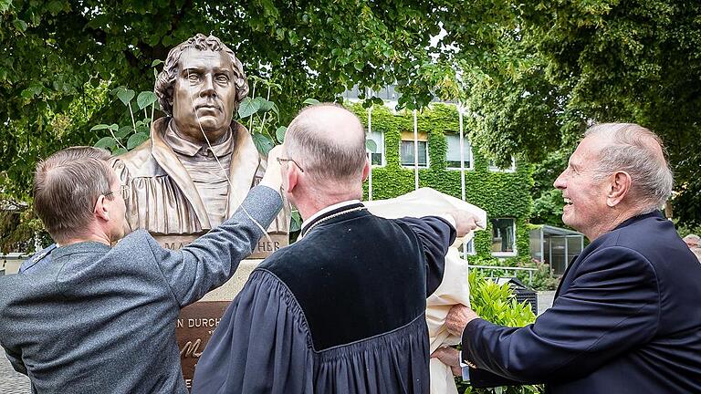 Büste am Martin-Luther-Platz