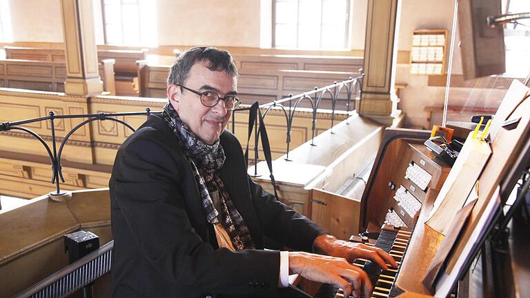 Kirchenmusikdirektor (KMD) Jörg Wöltche spielt zum 500. Reformationsjubiläum Vertonungen des bekannten Luther-Chorals. Foto: Petr Chamrád - Kirchenmusikdirektor (KMD) Jörg Wöltche spielt zum 500. Reformationsjubiläum Vertonungen des bekannten Luther-Chorals. Foto: Petr Chamrád Kirchenmusikdirektor (KMD) Jörg Wöltche spielt zum 500. Reformationsjubiläum Vertonungen des bekannten Luther-Chorals. Foto: Petr Chamrád - Kirchenmusikdirektor (KMD) Jörg Wöltche spielt zum 500. Reformationsjubiläum Vertonungen des bekannten Luther-Chorals. Foto: Petr Chamrád