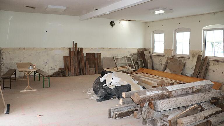 Blick in den alten Saal im Obergeschoss, der regelmäßig Treffpunkt der örtlichen Bürgerversammlungen war. Blick in den alten Saal im Obergeschoss, der regelmäßig Treffpunkt der örtlichen Bürgerversammlungen war.