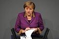 Im Bundestag       -  Die fehlende Kanzlermehrheit bei der Griechenland-Abstimmung ist nicht das Ende der Koalition. Merkel ist hart im Nehmen und muss den Euro retten. Mit der FDP hat sie aber noch eine Rechnung offen. Foto: Hannibal