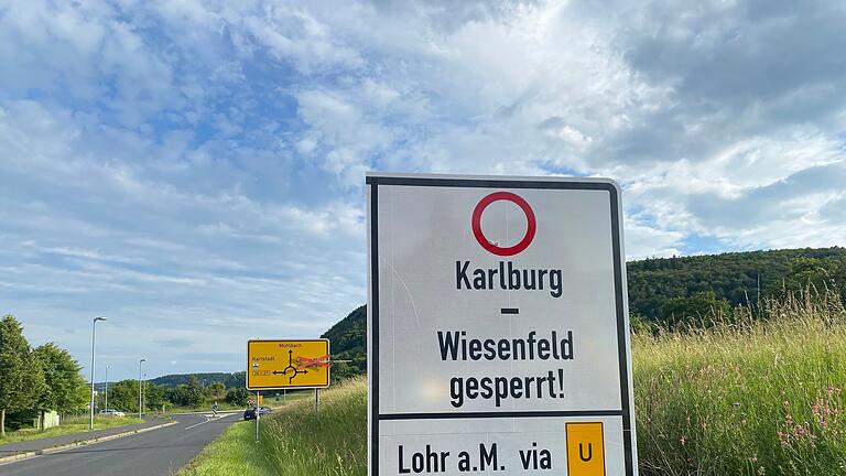 Sperrung der Staatsstraße Karlstadt-Lohr zwischen Karlburg und Wiesenfeld wegen des Baus der Umgehung Wiesenfeld. Sperrung der Staatsstraße Karlstadt-Lohr zwischen Karlburg und Wiesenfeld wegen des Baus der Umgehung Wiesenfeld.