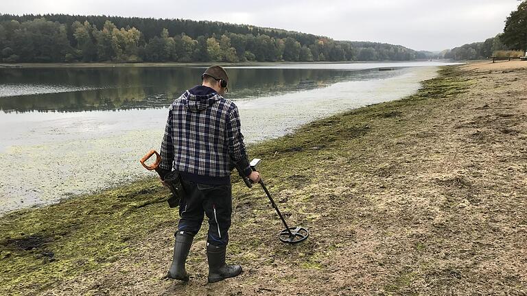 Die ersten Schatzsucher gehen schon auf Jagd am Ellertshäuser See. Die ersten Schatzsucher gehen schon auf Jagd am Ellertshäuser See.