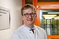 Prof. Sebastian Walther ist der neue Direktor der Klinik für Psychiatrie, Psychosomatik und Psychotherapie der Uniklinik Würzburg. Er untersucht, wie psychische Erkrankungen Bewegungen beeinflussen.