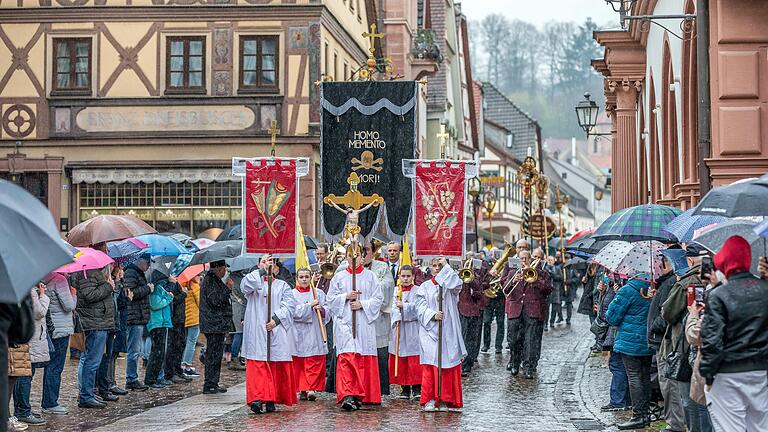 Die Lohrer Karfreitagsprozession im vergangenen Jahr. Die Lohrer Karfreitagsprozession im vergangenen Jahr.