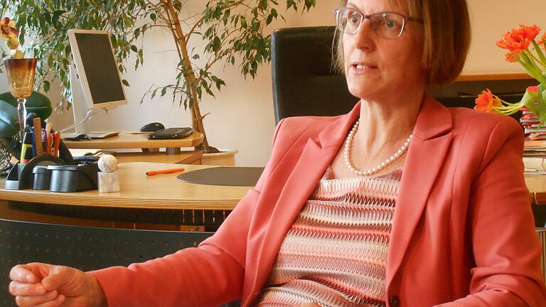 Gute letzte Bilanz der Präsidentin des Sozialgerichts - Sozialgerichtspräsidentin Irmgard Kellendorfer. Gute letzte Bilanz der Präsidentin des Sozialgerichts - Sozialgerichtspräsidentin Irmgard Kellendorfer.