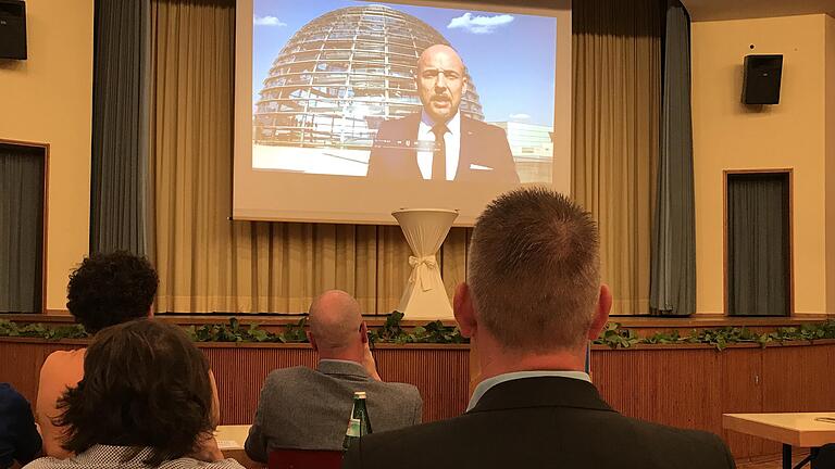 Alexander Hoffmann grüßte aus Berlin per Videobotschaft. Alexander Hoffmann grüßte aus Berlin per Videobotschaft. 
