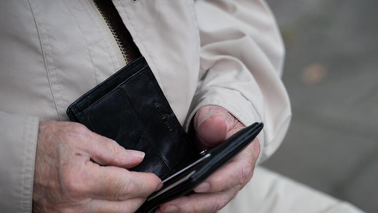 485431747.jpeg - Trotz jahrelanger Einzahlung in die Rentenkasse bekommen viele Rentner später nur wenig Geld. 485431747.jpeg - Trotz jahrelanger Einzahlung in die Rentenkasse bekommen viele Rentner später nur wenig Geld.
