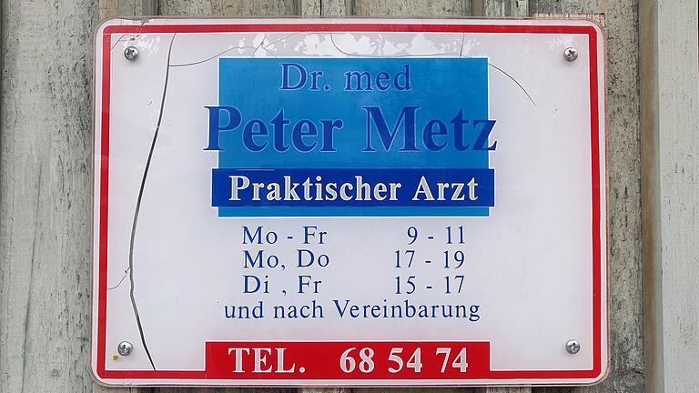 In diesem Jahr schließt die Praxis Dr. Peter Metz in Windshausen. Die benachbarte Praxis Dr. Fröhling in Hohenroth will in Windshausen eine Filiale eröffnetn und auch Patienten übernehmen. Bei der Bürgerversammlung in Windshausen informierte der Bürgermeister über die Pläne.&nbsp;&nbsp;