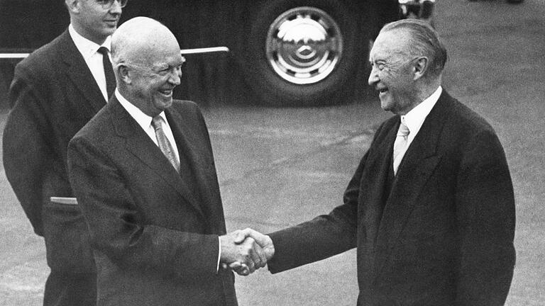 Dwight D. Eisenhower in der Bundesrepublik - Mit seinem Besuch bei Adenauer will Eisenhower die West-Allianz stärken. (Archivbild) Dwight D. Eisenhower in der Bundesrepublik - Mit seinem Besuch bei Adenauer will Eisenhower die West-Allianz stärken. (Archivbild)