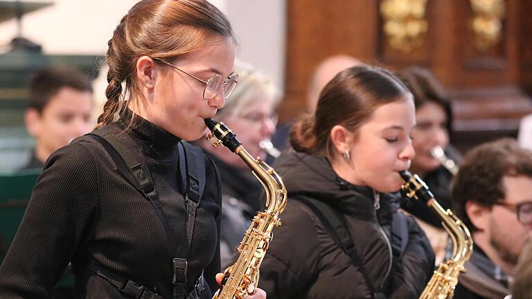 Freude am Spiel beim Konzert in der Wallfahrtskirche. - Freude am Spiel beim Konzert in der Wallfahrtskirche. Freude am Spiel beim Konzert in der Wallfahrtskirche. - Freude am Spiel beim Konzert in der Wallfahrtskirche.