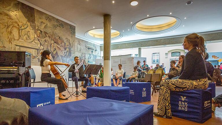 Im vergangenen Jahr war das Gesprächslokal 'M PopUp' passenderweise im ehemaligen Café Mozart. Wo es heuer seinen Platz findet, steht noch nicht fest. Im vergangenen Jahr war das Gesprächslokal 'M PopUp' passenderweise im ehemaligen Café Mozart. Wo es heuer seinen Platz findet, steht noch nicht fest.