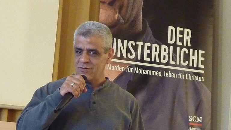 Ali Dini hielt im Naturfreundehaus bei der Gruppe Christen im Beruf einen Vortrag.