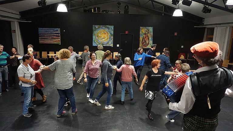 Offenes Tanzen mit Musikantenstammtisch in der Kulturfabrik Bamberg. Offenes Tanzen mit Musikantenstammtisch in der Kulturfabrik Bamberg.
