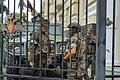 Machtkampf in Russland - Rostow am Don.jpeg       -  Rostow am Don: Kämpfer der Söldnergruppe Wagner bewachen einen Bereich im Hauptquartier des südlichen Militärbezirks.