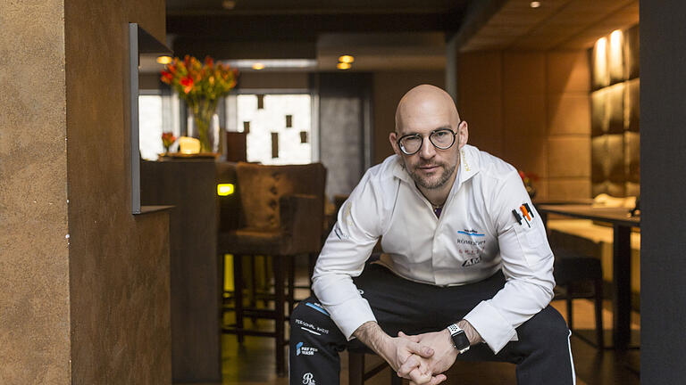 Küchenchef Benedikt Faust: Gerade hat er zum 12. Mal den Michelin-Stern verliehen bekommen, zum sechsten Mal in Folge im Kuno 1408. Küchenchef Benedikt Faust: Gerade hat er zum 12. Mal den Michelin-Stern verliehen bekommen, zum sechsten Mal in Folge im Kuno 1408.