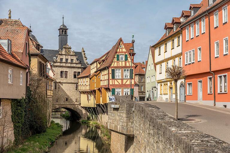 Das Malerwinkelhaus aus dem 18. Jahrhundert ist heute ein Museum und ein beliebtes Fotomotiv in Marktbreit. Das Wahrzeichen der liegt zudem in malerischer Lage am Breitenbach. Das Malerwinkelhaus aus dem 18. Jahrhundert ist heute ein Museum und ein beliebtes Fotomotiv in Marktbreit. Das Wahrzeichen der liegt zudem in malerischer Lage am Breitenbach.