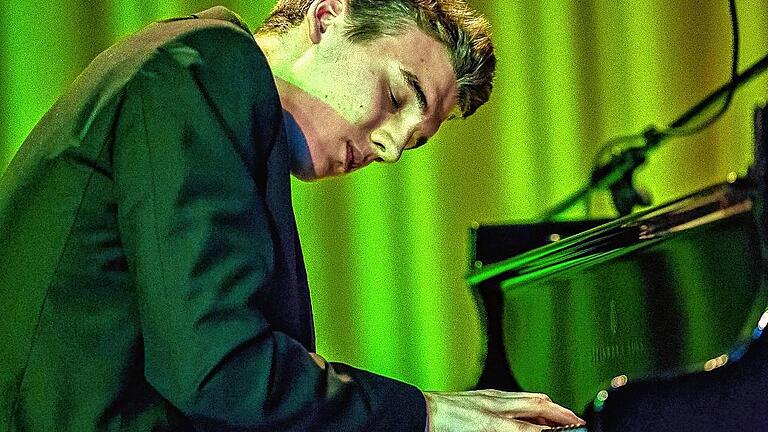 Instrumentelle Virtuosität und Vielfalt: Beim Konzert am Celtis-Gymnasium bewiesen dies nicht Jan-Peter Itze am Piano, sondern sämtliche Schüler mit ihren Eigenkompositionen und -interpretationen.