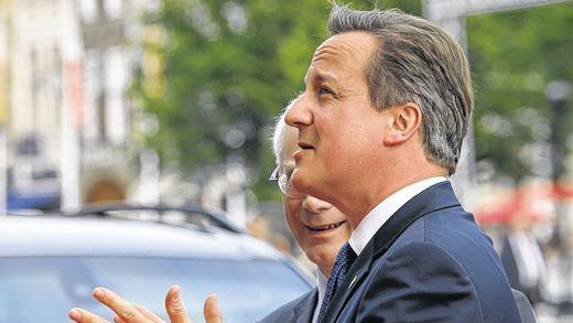 Will die Wahl von Jean-Claude Juncker verhindern: Der britische Premierminister David Cameron (vorne) im Gespräch mit dem EU-Ratspräsidenten Herman van Rompuy.