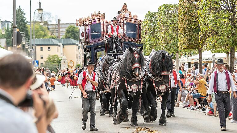 Der Festumzug am Sonntag zählt zu den Highlights beim Rakoczy-Fest in Bad Kissingen. Der Festumzug am Sonntag zählt zu den Highlights beim Rakoczy-Fest in Bad Kissingen.
