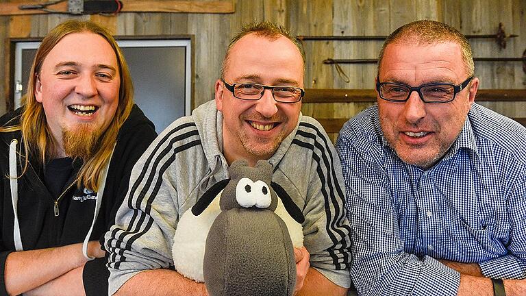 Die drei HandyGamer: Christopher Kassulke, sein Bruder Markus Kassulke und Udo Bausewein (von links) Die drei HandyGamer: Christopher Kassulke, sein Bruder Markus Kassulke und Udo Bausewein (von links)