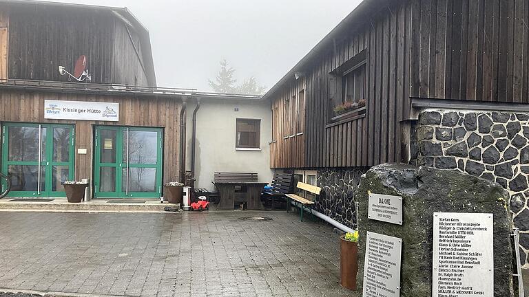 Für sage und schreibe 1,16 Millionen Euro wurde die Kissinger Hütte am Feuerberg saniert und modernisiert. - Für sage und schreibe 1,16 Millionen Euro wurde die Kissinger Hütte am Feuerberg saniert und modernisiert. Für sage und schreibe 1,16 Millionen Euro wurde die Kissinger Hütte am Feuerberg saniert und modernisiert. - Für sage und schreibe 1,16 Millionen Euro wurde die Kissinger Hütte am Feuerberg saniert und modernisiert.