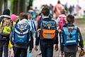 Schulkinder.jpeg       -  Trotz Arbeit ihrer Eltern gelten über eine Million Kinder in Deutschland als armutsgefährdet.
