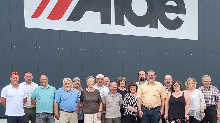 Die Besuchergruppe des SPD-Ortsvereins bei Alde in Euerbach mit Geschäftsführer Christian Reisch links, Landtagskandidat Stefan Rottmann und Ortsvereinsvorsitzendem Jochen Kraft. Die Besuchergruppe des SPD-Ortsvereins bei Alde in Euerbach mit Geschäftsführer Christian Reisch links, Landtagskandidat Stefan Rottmann und Ortsvereinsvorsitzendem Jochen Kraft.
