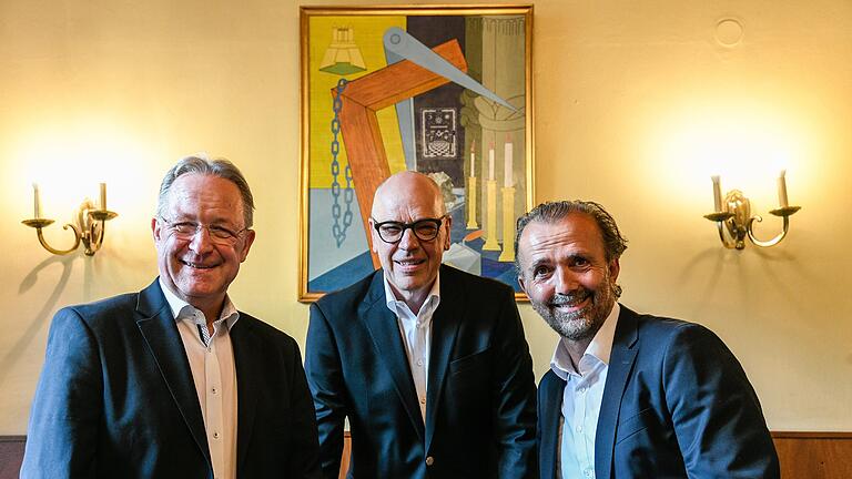 Drei von 65 Brüdern der Würzburger Freimaurerloge (von links): Joachim Spatz (Redner), Volkmar Göbel (Zugeordneter Meister) und Andreas Götz (Meister vom Stuhl). Drei von 65 Brüdern der Würzburger Freimaurerloge (von links): Joachim Spatz (Redner), Volkmar Göbel (Zugeordneter Meister) und Andreas Götz (Meister vom Stuhl).