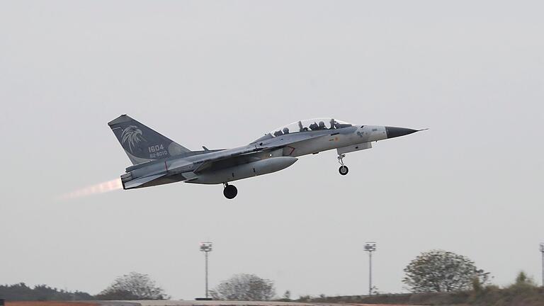 Chinas Militär übt vor Taiwan - Taiwans Militär hat nach eigenen Angaben auf Schießübungen Chinas vor seiner Küste „reagiert”. (Archivbild) Chinas Militär übt vor Taiwan - Taiwans Militär hat nach eigenen Angaben auf Schießübungen Chinas vor seiner Küste „reagiert”. (Archivbild)
