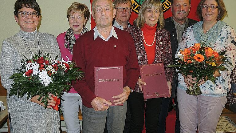 Sie prägen seit vielen Jahren das Gesicht der Naturfreunde. Im Bild (von links) Claudia Jakob, Gerda Seibold, Herbert Jakob, stellvertretender Vorsitzender Roland Graf, Sigrid Carda, Vorsitzender Fritz Träber und Petra Scholl.