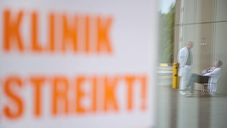 Legen die Mediziner ihre Arbeit nieder? Am Mittwoch ruft der Marburger Bund Ärztinnen und Ärzte kommunaler Krankenhäuser in Bayern zum Streik auf. Legen die Mediziner ihre Arbeit nieder? Am Mittwoch ruft der Marburger Bund Ärztinnen und Ärzte kommunaler Krankenhäuser in Bayern zum Streik auf.