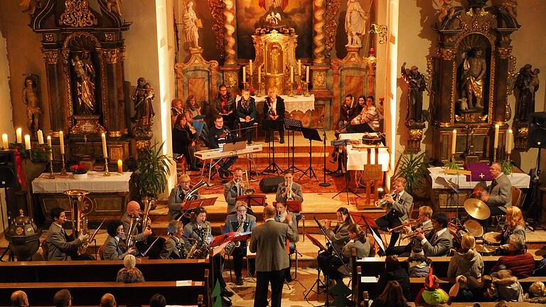 Das traditionelle Adventskonzert der Musikvereinigung Machtilshausen bot viele Höhepunkte. Foto: Astrid Zier - Das traditionelle Adventskonzert der Musikvereinigung Machtilshausen bot viele Höhepunkte. Foto: Astrid Zier Das traditionelle Adventskonzert der Musikvereinigung Machtilshausen bot viele Höhepunkte. Foto: Astrid Zier - Das traditionelle Adventskonzert der Musikvereinigung Machtilshausen bot viele Höhepunkte. Foto: Astrid Zier