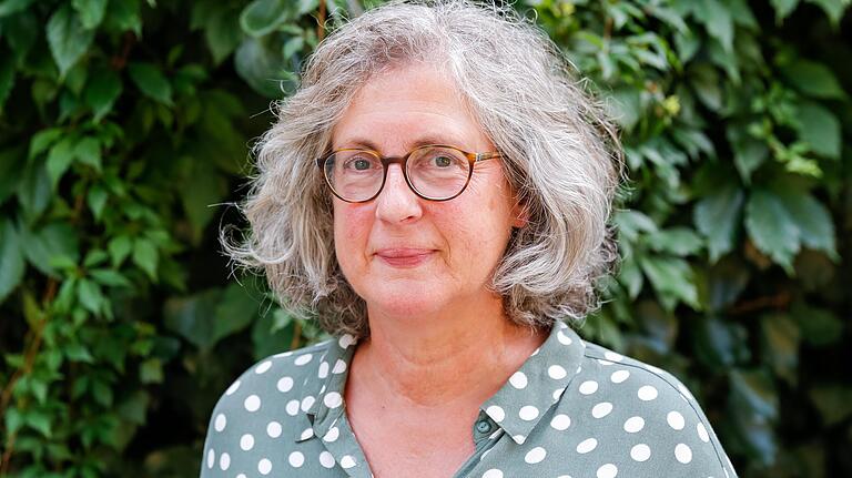 Martina Edelmann, Kulturreferentin von Veitshöchheim, koordiniert die Ehrenamtlichen des Asyl-Helferkreises und der Nachbarschaftshilfe 'Veitshöchheim hilft'. Martina Edelmann, Kulturreferentin von Veitshöchheim, koordiniert die Ehrenamtlichen des Asyl-Helferkreises und der Nachbarschaftshilfe 'Veitshöchheim hilft'.