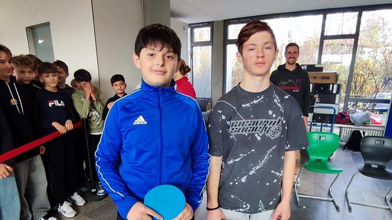 Die Finalisten Gent aus der 8a und Bohdan aus der D2. Die Finalisten Gent aus der 8a und Bohdan aus der D2.