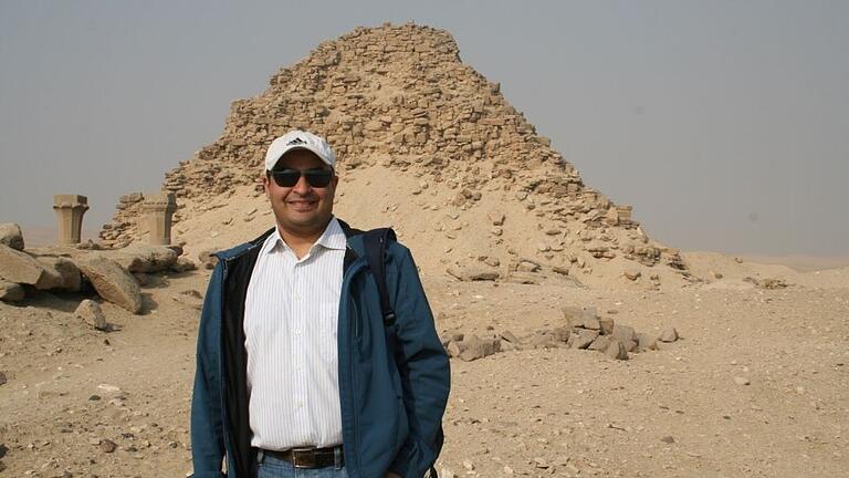 Der Ägyptologe Dr. Mohamed Ismail  Khaled von der Uni Würzburg hat in der Sahura Pyramide eine besondere Entdeckung gemacht. Die Pyramide gehört zu der Nekropole von Abusir.