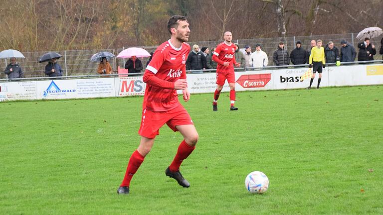 Julian Genheimer bei seiner Punktspiel-Premiere als Spielertrainer des TSV Lohr. Julian Genheimer bei seiner Punktspiel-Premiere als Spielertrainer des TSV Lohr.