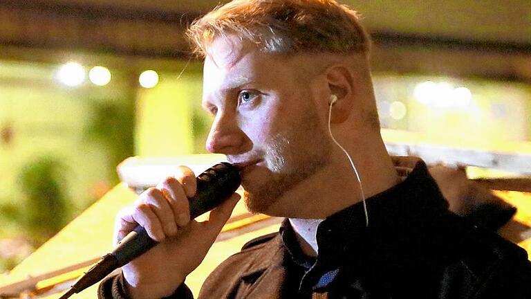 Kopf von Wügida: der Student Simon Kaupert bei einer Kundgebung.